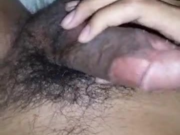 Masturbando mucha leche en HD